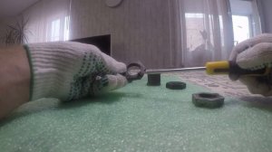 Лопнула гайка на чугунной батареи. Устраняем.