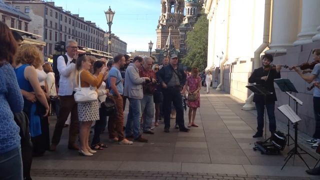 Классическая музыка в центре Питера смотреть онлайн