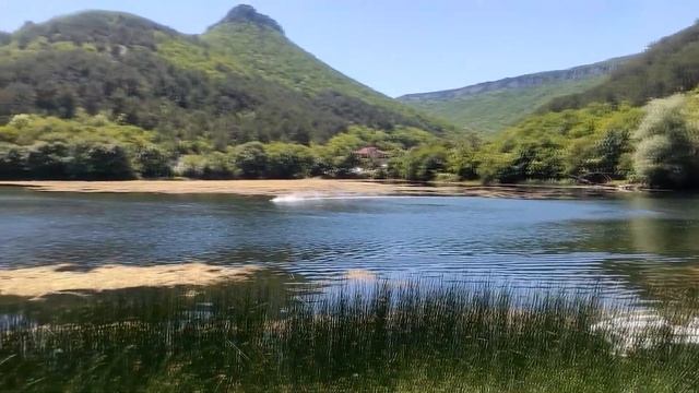 Зелёное озеро Мангупское девичье, Крым.