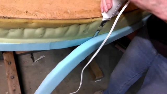 How to Cut Foam around Curved Booth Seat смотреть онлайн