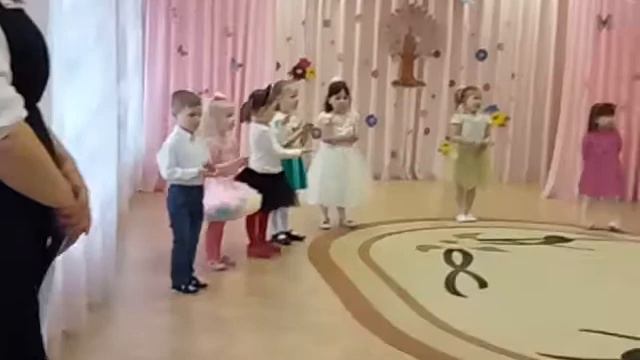 Утренник к 8 марта смотреть онлайн