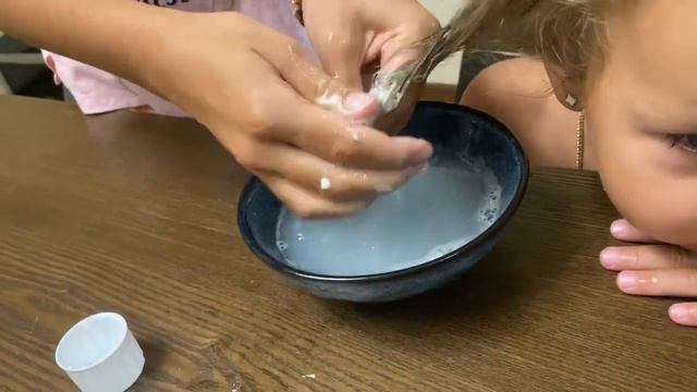 Слайм в волосах, проверяем способ с зубной пастой смотреть онлайн