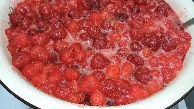 Клубника без варки на зиму! БЕЗ ЖЕЛАТИНА БЕЗ ЗАГУСТИТЕЛЯ? Получается как мармелад.?? смотреть онлайн
