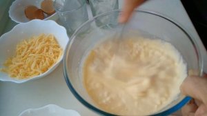 Быстрый завтрак из творога и сыра.