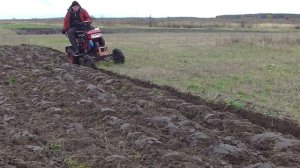 Первое испытание 2-х корпусного плуга на минитракторе из мотоблока