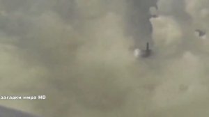 Пассажир авиалайнера снял гигантский НЛО