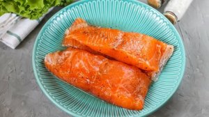 Горбуша соленая в масле с луком