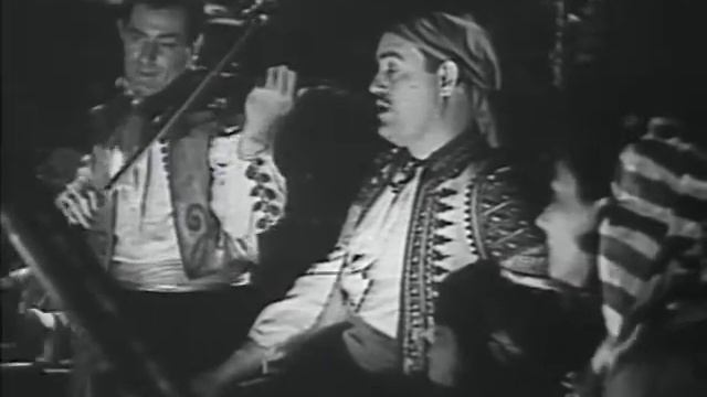 Soundie: When a  Gypsy Makes His Violin Cry (Emery Deutsch) смотреть онлайн