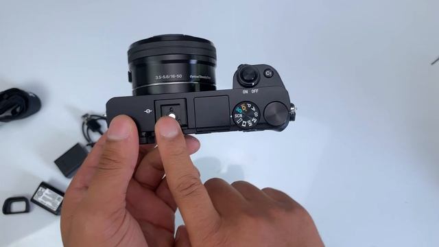 Sony A6000 Unboxing & First Impression смотреть онлайн