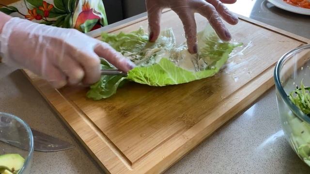 Роллы с семгой в листьях салата/Salmon & lettuce rolls смотреть онлайн