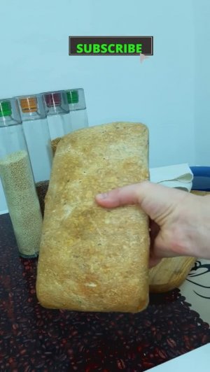 Домашний  хлеб на ржаной закваске с орегано.