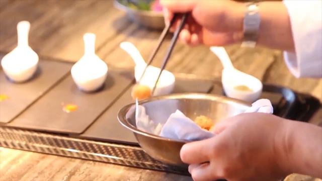 КАК ПРАВИЛЬНО ЕСТЬ ПАЛОЧКАМИ Природа простых вещей СЕРИЯ 21 смотреть онлайн