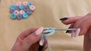 Вяжем СУПЕР простой маленький цветочек крючком. How to crochet a SUPER simple little flower