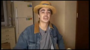 Жить одному против жить с родителями. Dаник совершил ошибку.