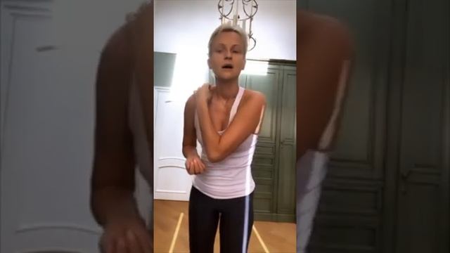 Омолаживающая гимнастка для лица и тела #Карантикулы смотреть онлайн