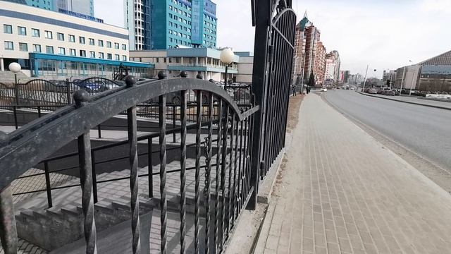Маленький парк рядом с Гапромом в Сургуте.