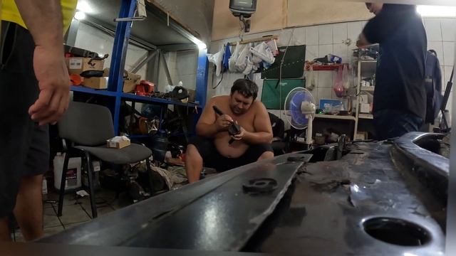 Наконец-то пришли кольца поршневые. Мастера работать не хотят.