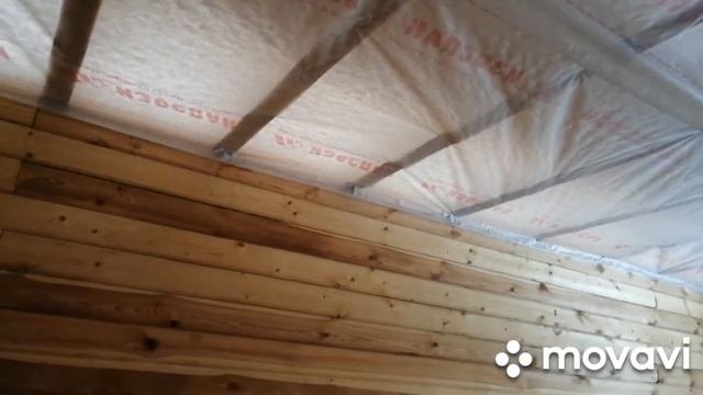 Крепим пароизоляцию к потолочным балкам..вырисовывается потолок.