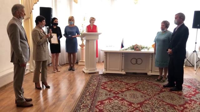 В Гатчине вручили медали «За любовь и верность» смотреть онлайн