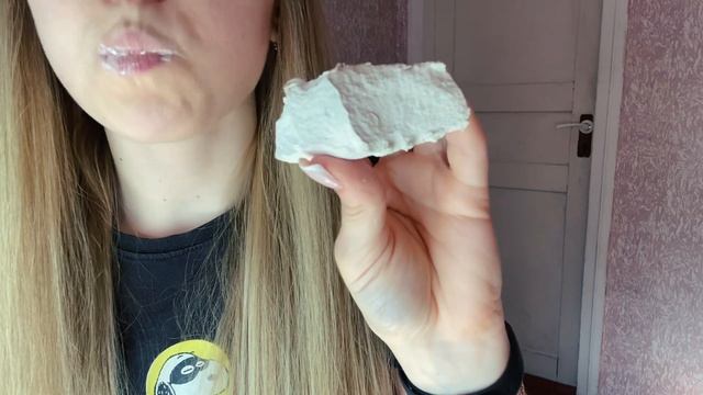 Wet chalk in paste #chalkasmr #crunchy #мел #chalk #мелоежка #хруст смотреть онлайн