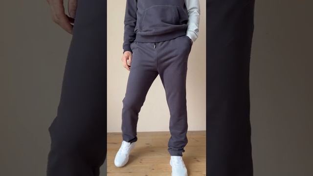 Толстовка графит / Толстовка с рукавами другого цвета и Брюки цвет графит прямые. смотреть онлайн