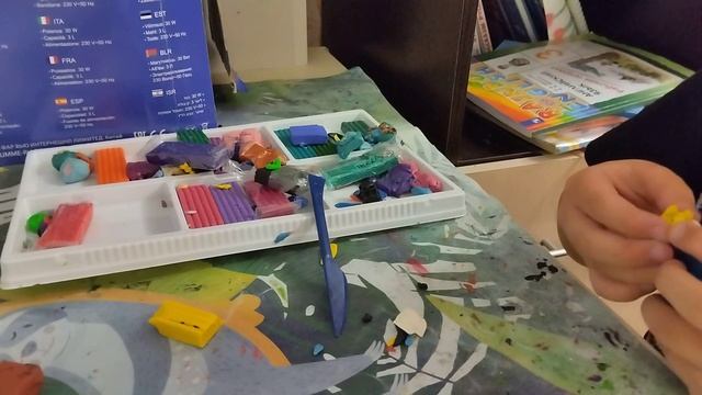 как слепить синего из радужных друзей смотреть онлайн