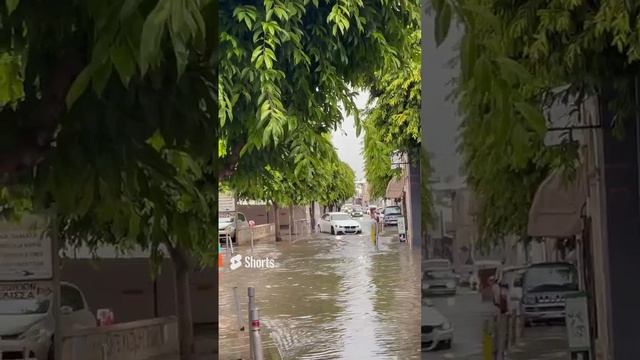 Кипр, Лимасол, дождь, потоп в городе, море, машина, автомобиль, напор воды