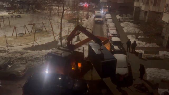 Городские службы ликвидируют последствия возгорания подстанции в СВАО (часть 3) смотреть онлайн