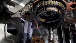 Замена передней крышки масляного насоса двигателя Chrysler Grand Voyager 3.3 литра EGA