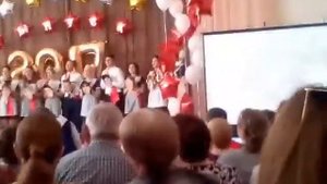 23 школа последний звонок одели маски учителей и танцывали