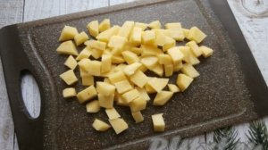 Картошка с капустой и мясом в горшочках