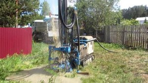 Бурение скважины малогаборитной буровой установкой