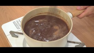Просто нужен шоколад и молоко, чтобы сделать этот вкусный десерт