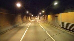 Лефортовский тоннель. Движение грузовым запрещено!!!