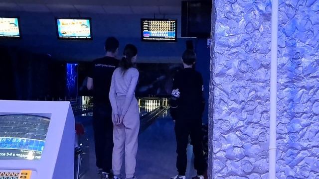 Боулинг. Галактика развлечений. январь 2023г смотреть онлайн