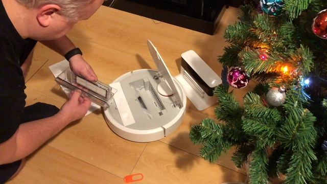 Распаковка и пробный запуск робота пылесоса Xiaomi Mi Robot Vacuum Cleaner смотреть онлайн