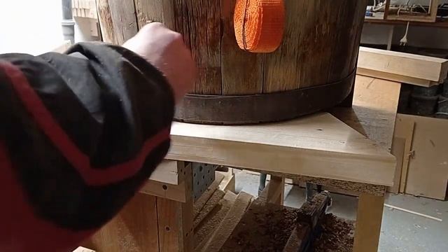 Журнальный столик . Часть 3 . Стол из бочки