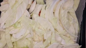 Вкусный ужин. Крылышки,картофель и капуста.