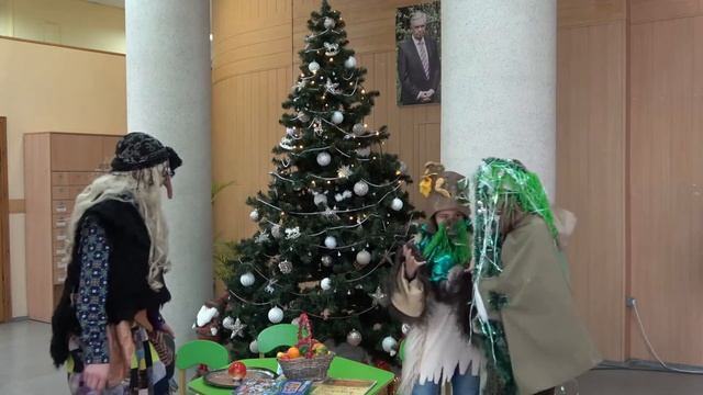 «Как встречают Новый год люди всех земных широт» – театральная онлайн - постановка - поздравление смотреть онлайн