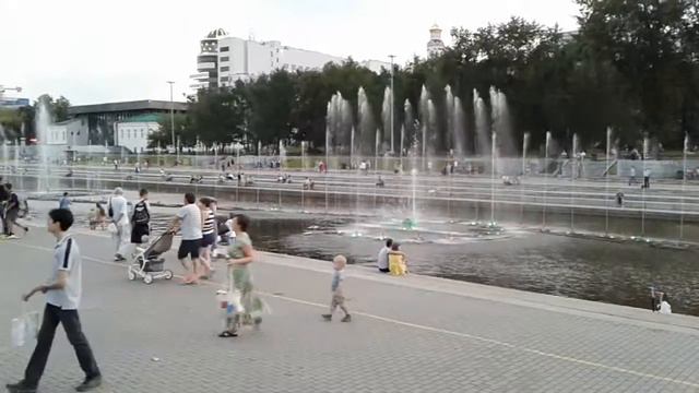 Фонтан через 10 минут после заката. смотреть онлайн