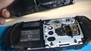 PSP e1008 снятие аккумулятора