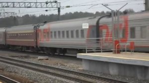 Электровоз ЧС4Т с пассажирским поездом