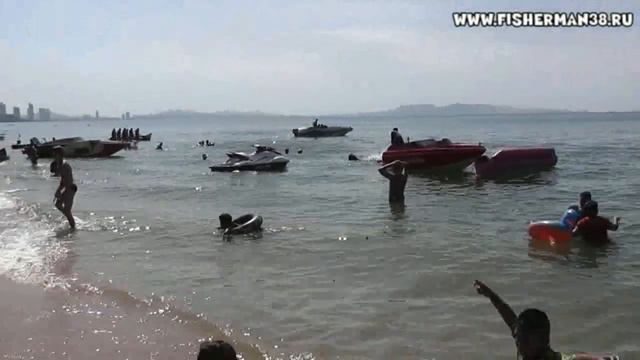 Пляж Паттая, Джомьтиен у отеля V8 Seaview Hotel, D Varee Jomtien Beach Hotel Тайланд смотреть онлайн