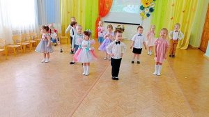 Песня "Ручки для бабушки хлопают вот так" вторая младшая группа