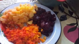 Самый простой в приготовлении салат. свекла. картофель и морковь. и полезно. вкусные. дешевый. сала
