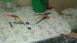 Из магазина Светофор.Настольное покрытие жидкое стекло с рисунком обрезаю по размеру стола.