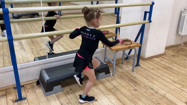 ? Ох уж эти бёдра!!! Боль невыносимая!!! Прогулка с друзьями! Носорог из яйца ? Фигурное катание!