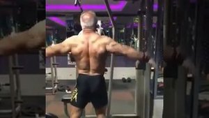 Мощный мужик