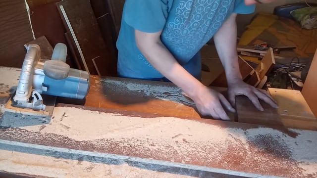Зеркало с полкой: крепим на стену