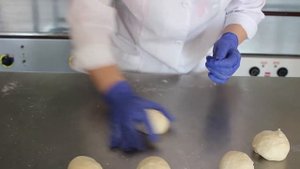 Приготовление дрожжевого теста опарным способом.